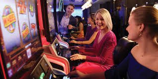 sritoto login Diamond Empire app interface showing live blackjack tables and betting options